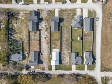 308 N Helton St, Randolph, TX 75475 - photo 2