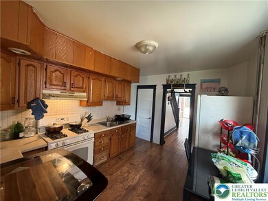 431 N Railroad St, Allentown, PA 18102 - photo 4