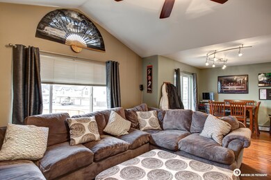 7_LivingRoom.jpg