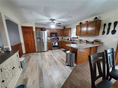 214 E Connie St, Lansing, KS 66043 - photo 7