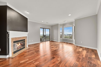 Lake Bluff unit 322, Milwaukee, WI 53202 - photo 2