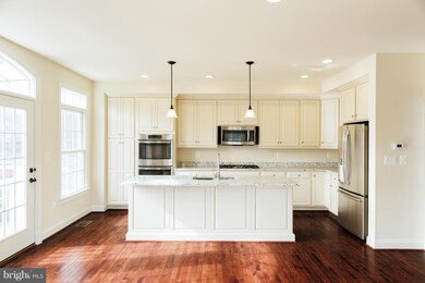 10601 Yorktown Dr, Fairfax, VA 22030 - photo 6