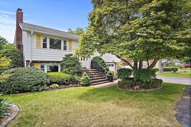 12 Cassidy Dr, Woburn, MA 01801 - photo 2