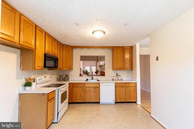 9228 Brewington Ln, Laurel, MD 20723 - photo 2