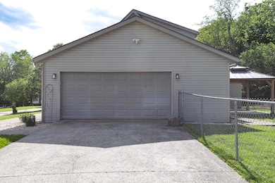 6 GARAGE