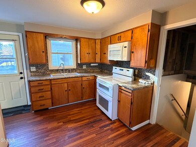 521 Berthold St, Berthold, ND 58718 - photo 3