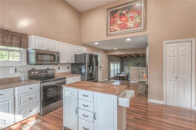 13822 Midland Dr, Shawnee, KS 66216 - photo 7