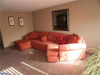 1055 Oakwood Dr, Glenolden, PA 19036 - photo 5