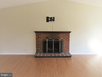 410 Centennial Dr, Morrisville, PA 19067 - photo 5