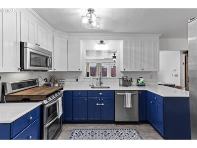 754 E 18th St, the Dalles, OR 97058 - photo 5