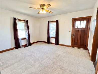 1009 S 5th Ave E, Newton, IA 50208 - photo 4