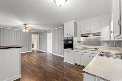 Kitchen with ornamental molding, under cabinet ran