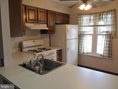 617 Yorkshire Ct unit 617, Sewell, NJ 08080 - photo 2