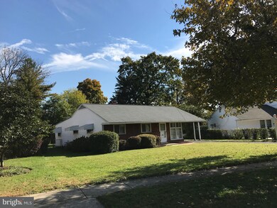 13707 Parkland Dr, Rockville, MD 20853 - photo 2