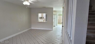 canalview living room pic 1