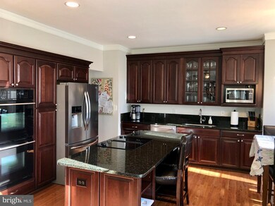 13909 Green Trails Ct, Centreville, VA 20121 - photo 2