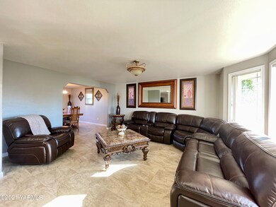 Formal living