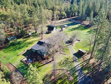 550 Earhart Rd, Rogue River, OR 97537 - photo 2