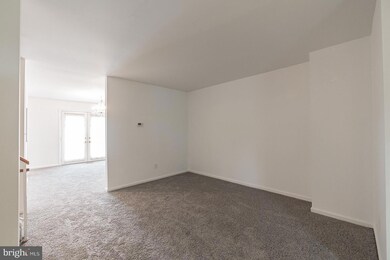 1063 Downton Rd, Halethorpe, MD 21227 - photo 6