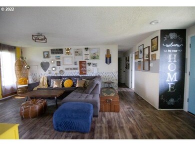 1096 NE Hacienda Ave, Gresham, OR 97030 - photo 5