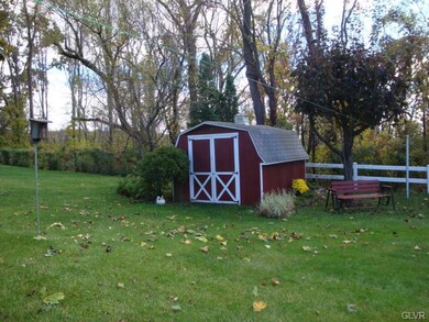 5244 Ridgeway Dr, Zionsville, PA 18092 - photo 7