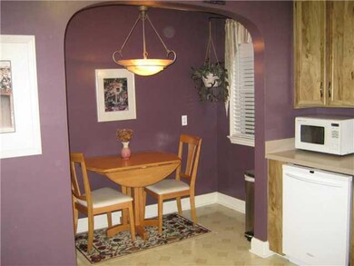 Kitchen Eat in Kitchen with archway