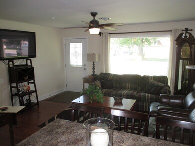 611 W Oak Place, Griffith, IN 46319 - photo 4