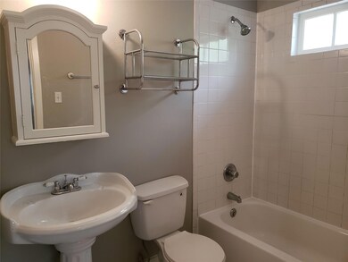 Full bathroom featuring sink, tiled shower / bath 