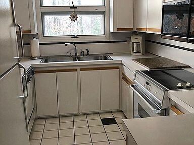 LITE & BRITE FULLY APPLIANCED KITCHEN