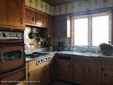 204 Lamport Blvd, Staten Island, NY 10305 - photo 6