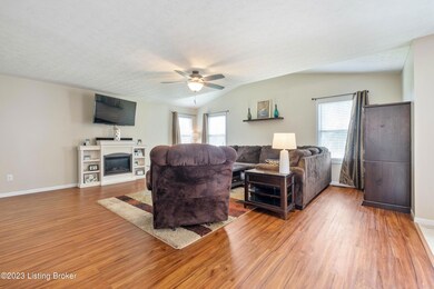 10204 Red Clover Ct, Louisville, KY 40228 - photo 6