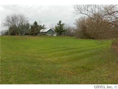 Exterior Front Huge side lawn