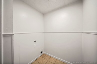 636 S Muskogee Ave, Claremore, OK 74017 - photo 7