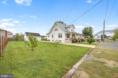 453 Zea St, Strasburg, VA 22657 - photo 2