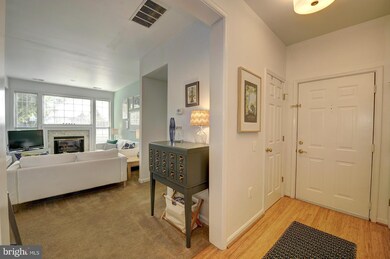 8209 Crossbrook Ct unit 101, Lorton, VA 22079 - photo 2