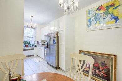 Hampton Court unit B3H, Richmond Hill, NY 11418 - photo 5