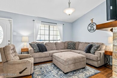 large_b163bef8-7ab1-4479-a5d7-044ace371e