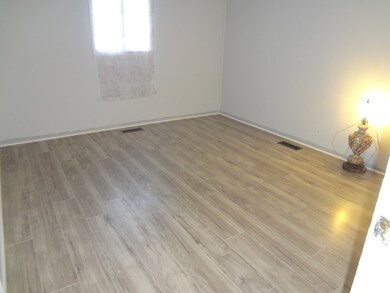 1911 Cherokee Rd, Carpentersville, IL 60110 - photo 4