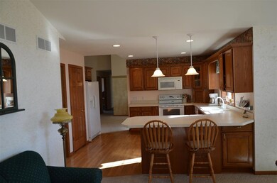 565 Oakwood Dr, Oregon, WI 53575 - photo 7