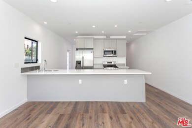 1906 S Palm Grove Ave unit 2, Los Angeles, CA 90016 - photo 2