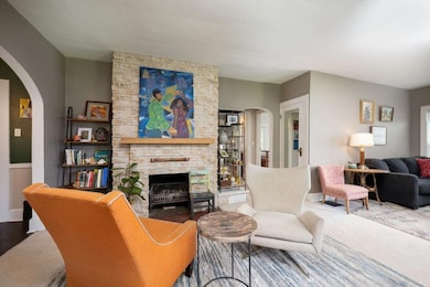 1221 44th St, Des Moines, IA 50311 - photo 2