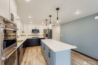 Gourmet Kitchen with quartz counters, tile backsplash, stainless steel appliances