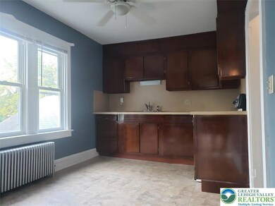 915 S Front St unit 2, Allentown, PA 18103 - photo 2