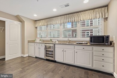 717 Mckenzie Ave, Alexandria, VA 22301 - photo 2