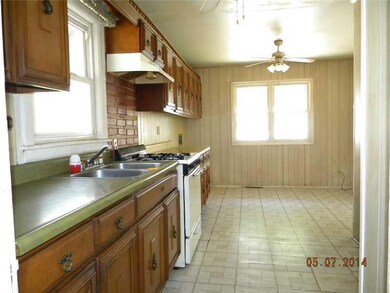 1318 W 13th St, Anderson, IN 46016 - photo 3