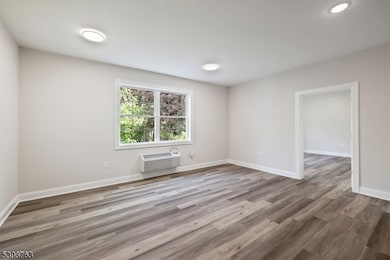 60 Woodside Place unit 4C, Newark, NJ 07104 - photo 6