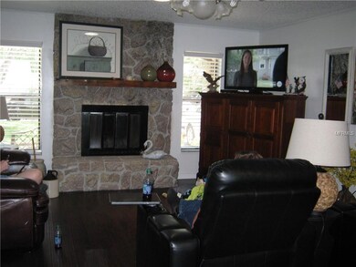 LIVINGROOM WITH FIREPLACE