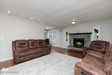 Living Room 20210602-DW-7329