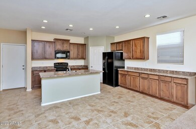 18425 W Bridger St-large-007-017-18425 W