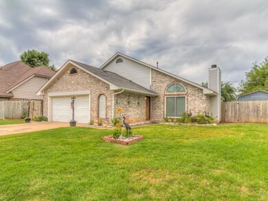 1121 Leafhurst Rd, Moore, OK 73160 - photo 2